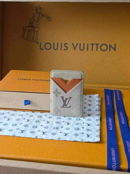 Picture of Louis Vuitton Wallets _SKUfw238757499fw